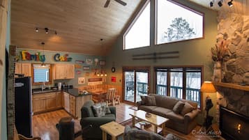 Fernseher, Kamin, DVD-Player, Stereoanlage