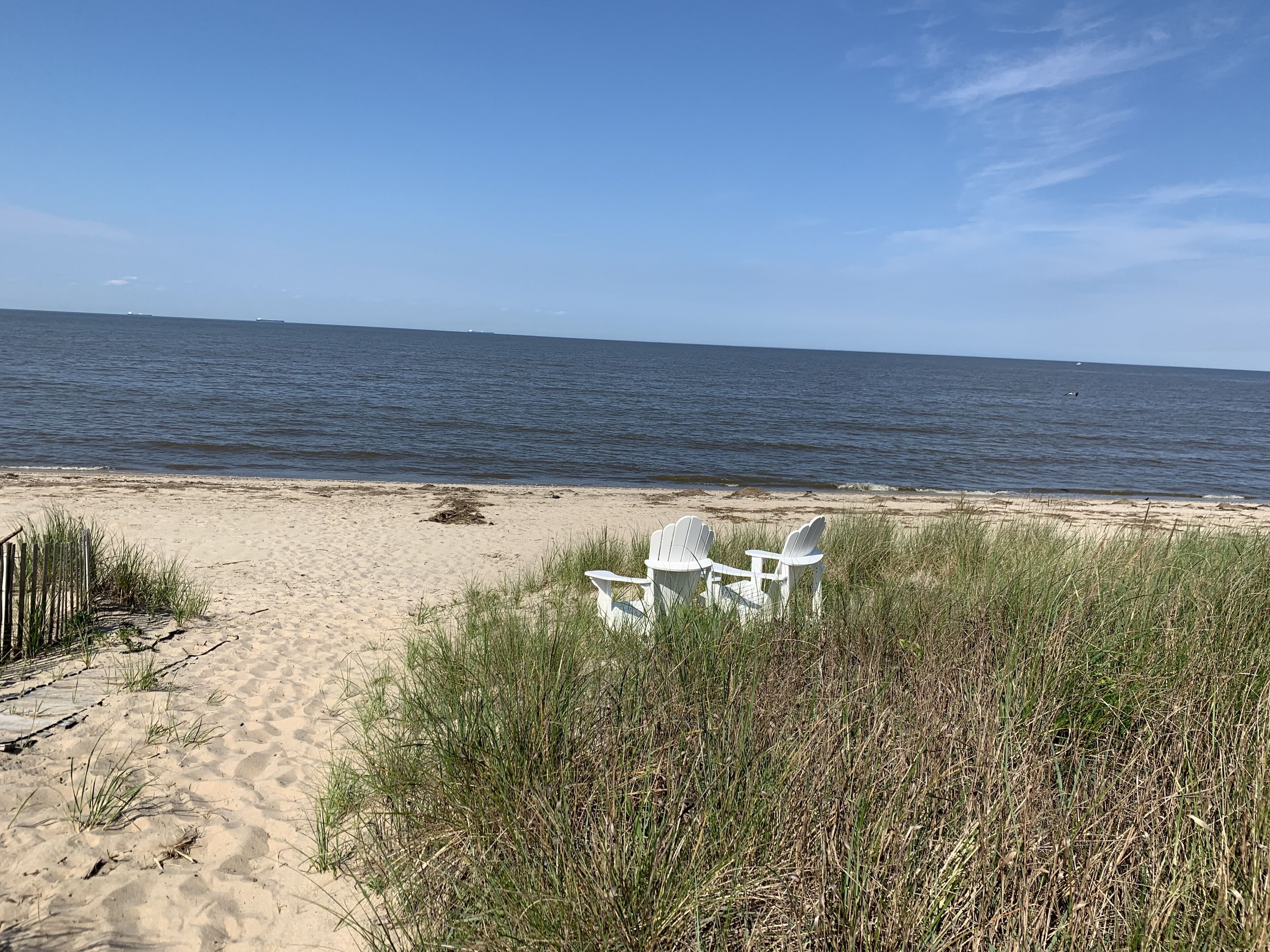 Plage, chaises longues