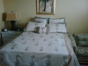 1 bedroom, iron/ironing board, WiFi, bed sheets - one of the most beautiful condos in sugarbeach  totally remodeled and updated gr (Orange Beach)