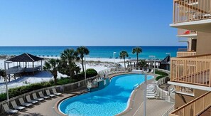 Innendørsbasseng og utendørsbasseng