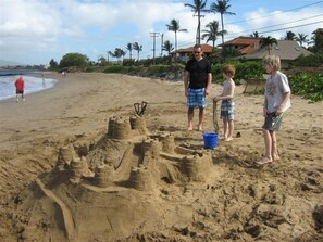 In Strandnähe, Liegestühle, Strandtücher