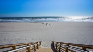 Plage à proximité, chaises longues