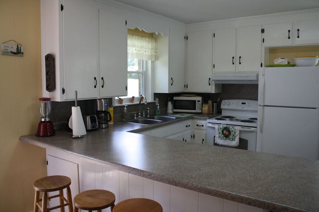 2 BR House with Lake Frontage, Floating Dock, and Boat Launch