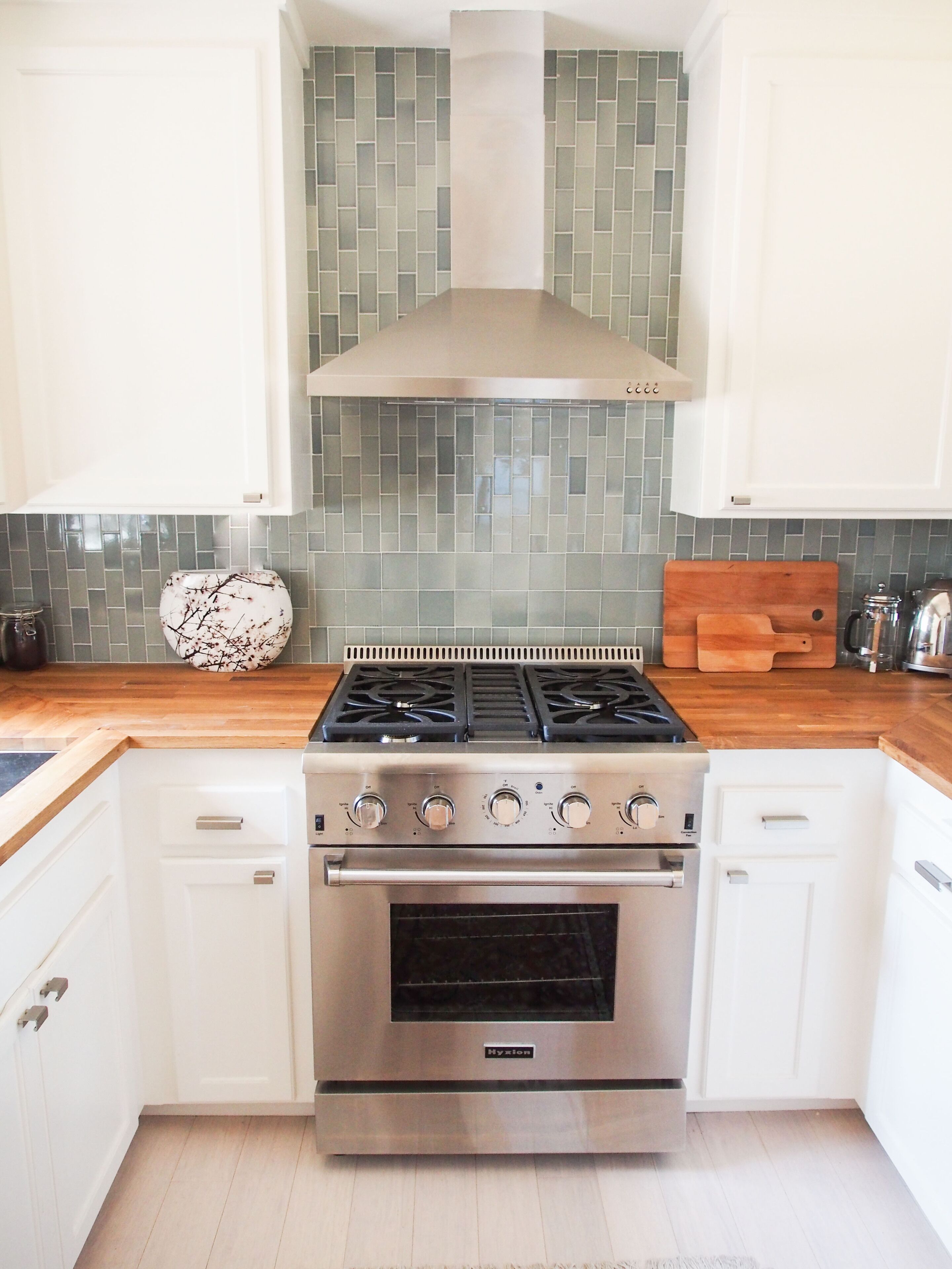 Luxury, modern Sonoma oasis - outdoor dining, garden, pool - close to Plaza