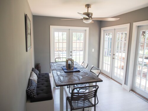 Peaceful, modern Sonoma oasis - outdoor dining, garden, pool - close to Plaza