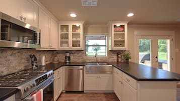 冰箱、微波炉、烤箱、炉灶