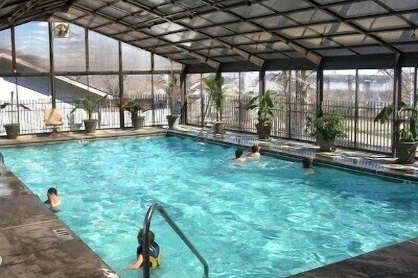 Piscina coberta i piscina climatitzada