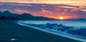 På stranden