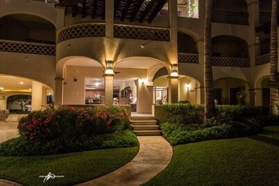 Las Mananitas-Awesome Luxury Beachside Condo in Cabo!