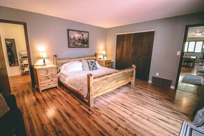 3 habitaciones, tabla de planchar con plancha y cuna de viaje