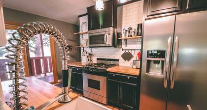 Silver Cloud Cabin - Pet Friendly! - 15 minutes to Loveland