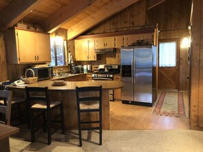 ثلاجة، ميكروويف، فرن، موقد طهي مسطح