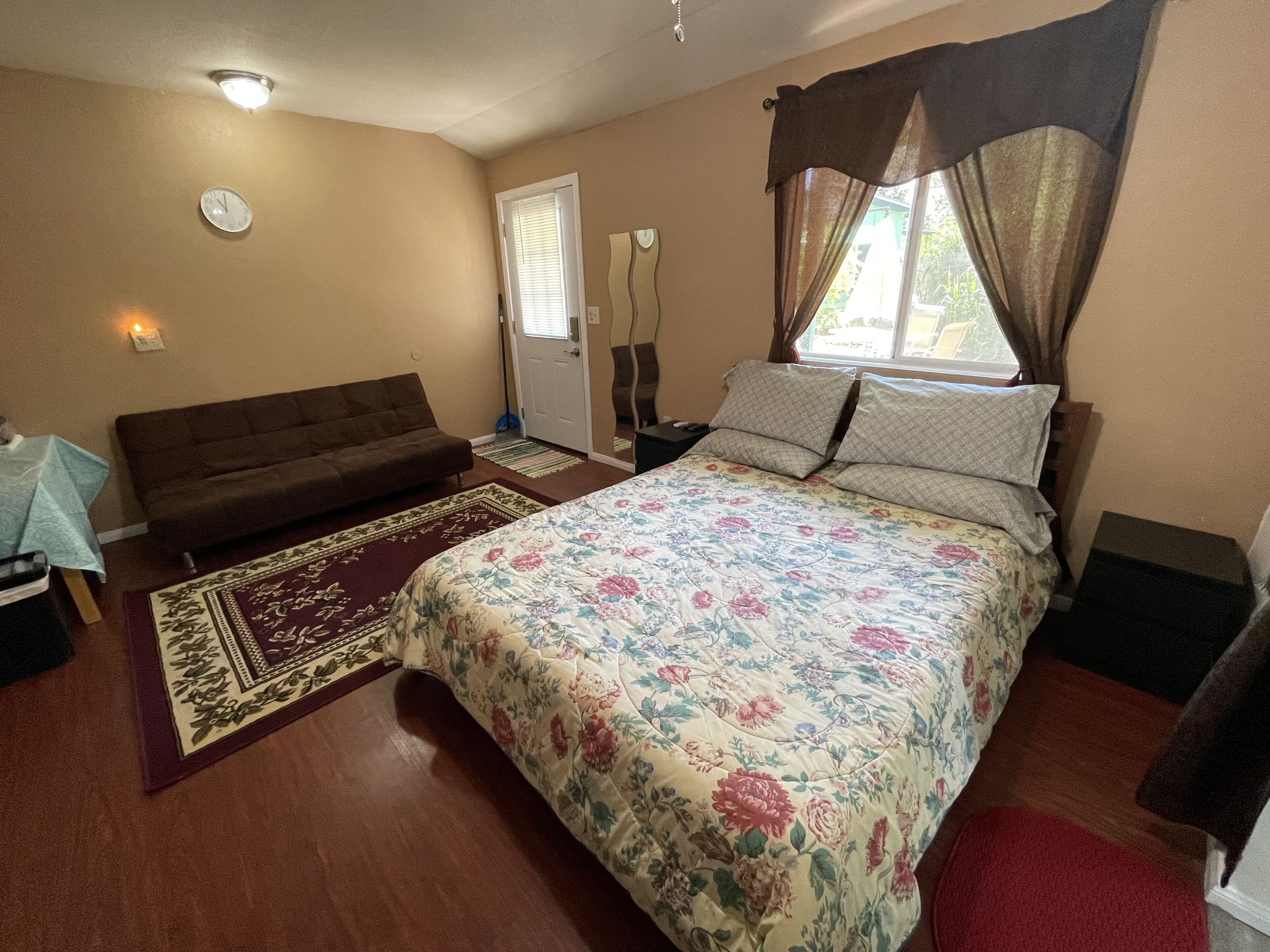 Hidden Cabin on the Foothills of Mt. Helix! With Outdoor Hot tub !!