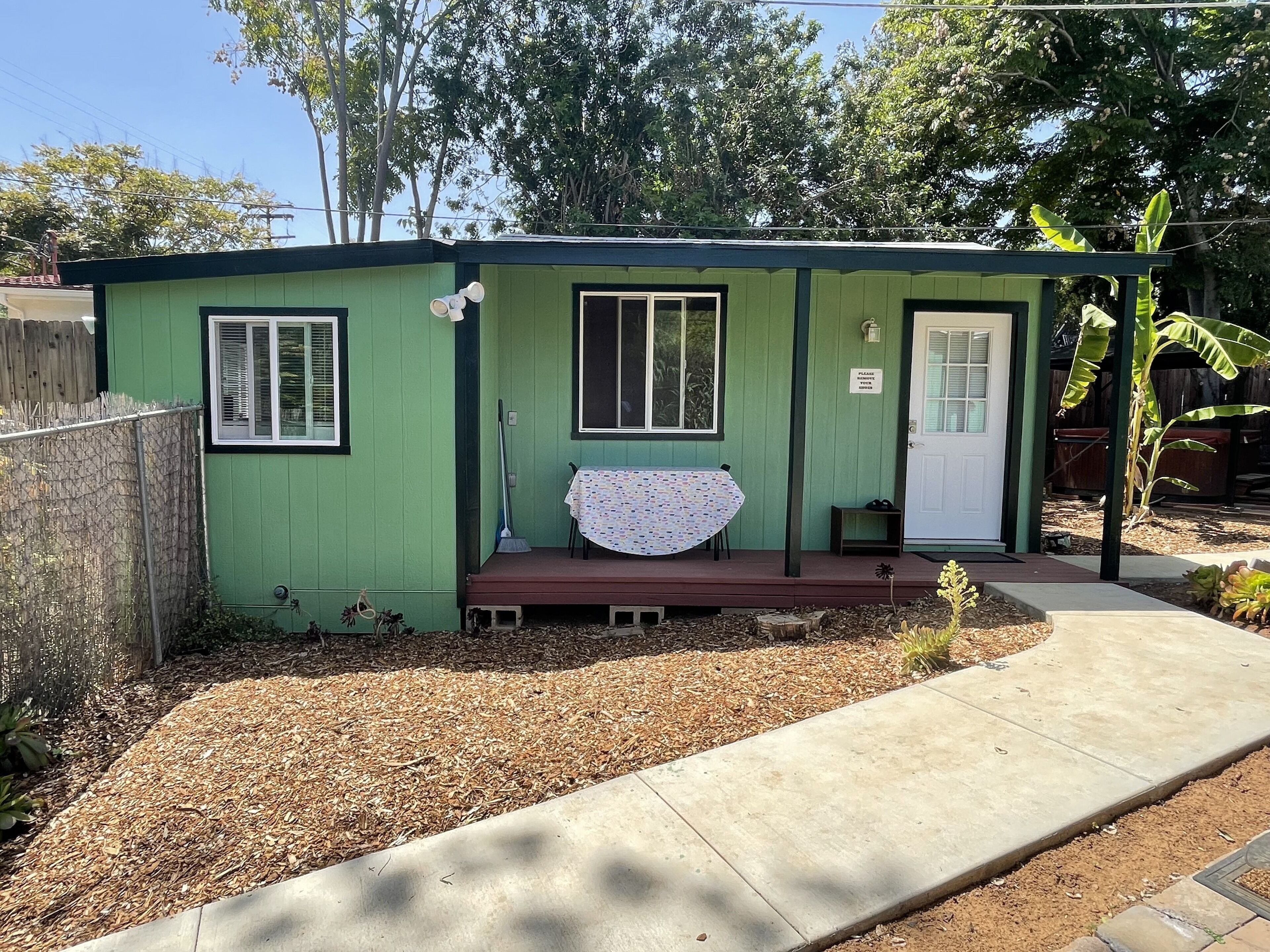 Hidden Cabin on the Foothills of Mt. Helix! With Outdoor Hot tub !!