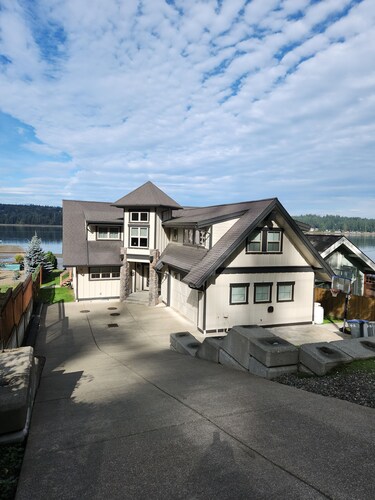 Luxury Waterfront Home, With a Game Room and Gorgeous View! The Perfect Getaway!