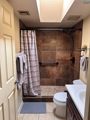 Hair dryer, towels, soap, toilet paper - Enjoy the Moon Rising over the Santa Rita Mountains. Property in Desert Casitas. (Green Valley)