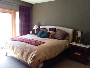 5 Schlafzimmer, Schreibtisch, Bügeleisen/Bügelbrett, WLAN