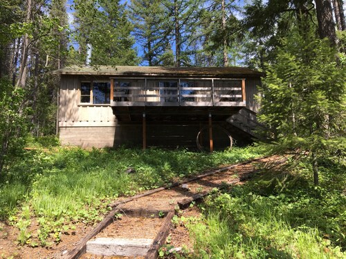 Rustic Lakeside Cabin - 3 kilometrin päässä Glacier Park-saada oma ranta ja telakka!
