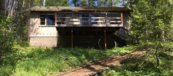 Rustic Lakeside Cabin- 3 miles from Glacier Park- get own beach & dock!