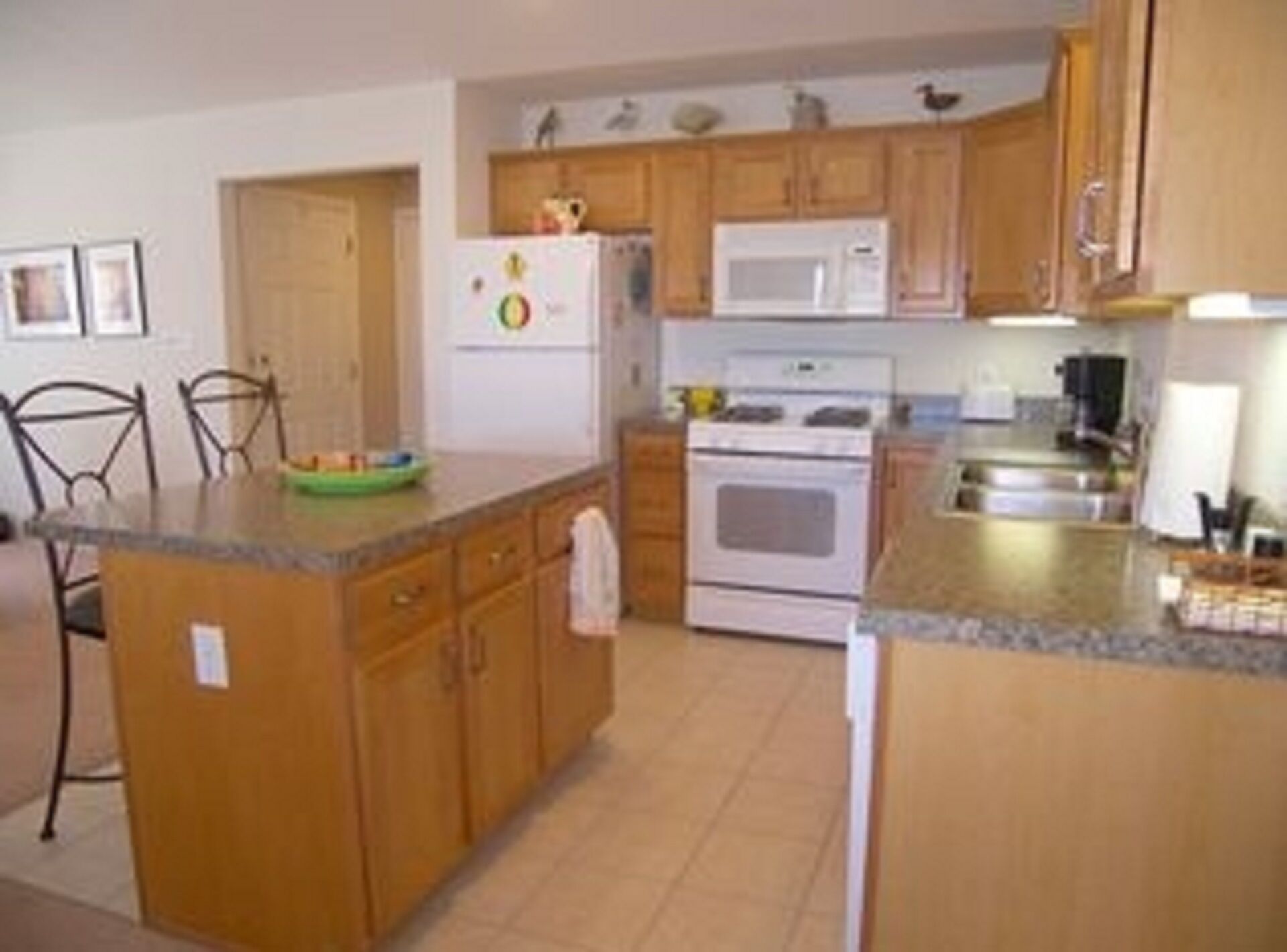 2 blocks to beach and boardwalk!!