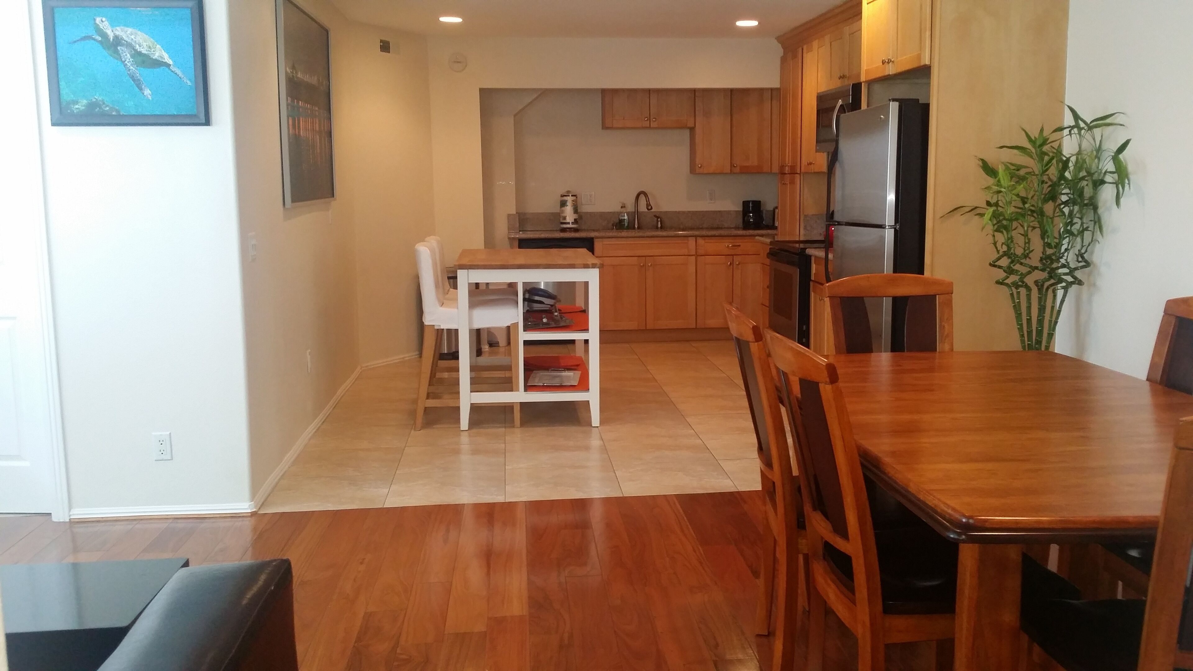 1.5 Blocks to BEACH,  2 blocks to MAIN St/HB Pier and Pacific City Close!