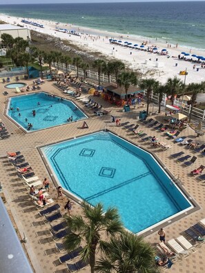 Lämmitetty uima-allas