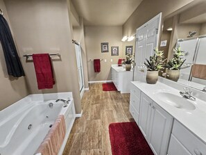 Combined shower/bathtub, jetted bath, hair dryer, towels - Palisades Point- Lakefront Escape!  High-end Condo with Million Dollar View!! (Lake Ozark)