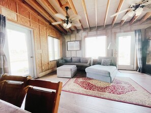 Una Smart TV, libros