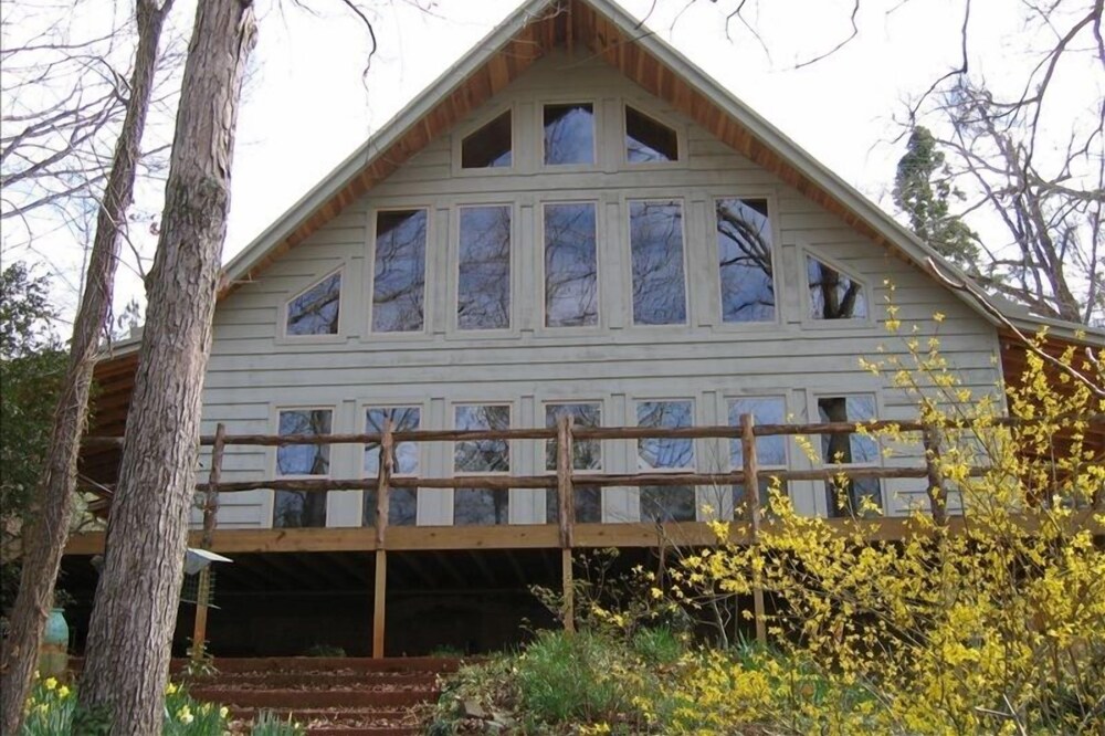 Rustic Chalet on 75 Acres: :
