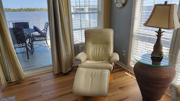 Télévision, lecteur de DVD, médiathÚque, vidéothÚque