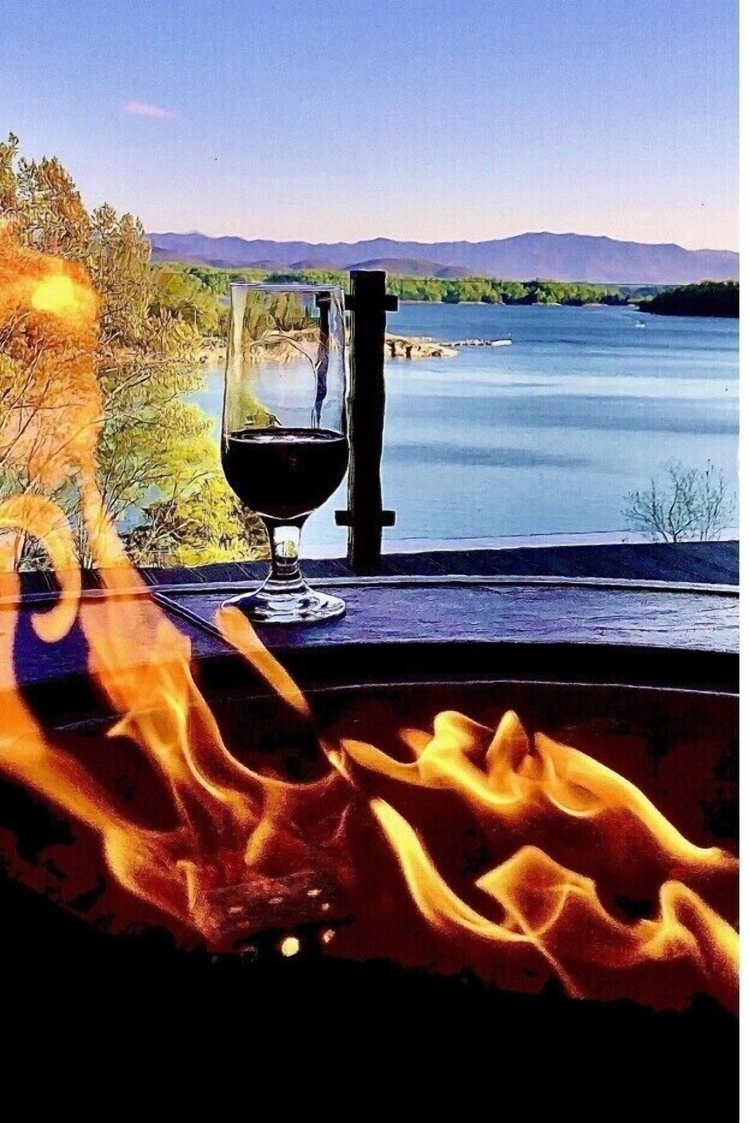 Newly renovated 7 bedrooms 5 1/2 baths - lakefront Smokey Mountain, Marina views