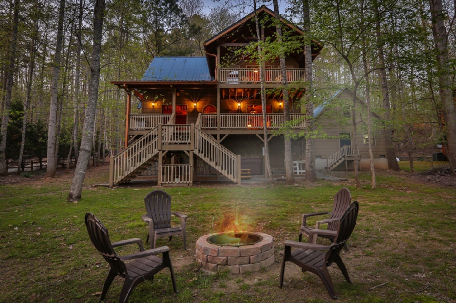 Deer River Retreat - River Front, Hot Tub, Dog Friendly