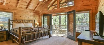 Deer River Retreat - River Front, Hot Tub -