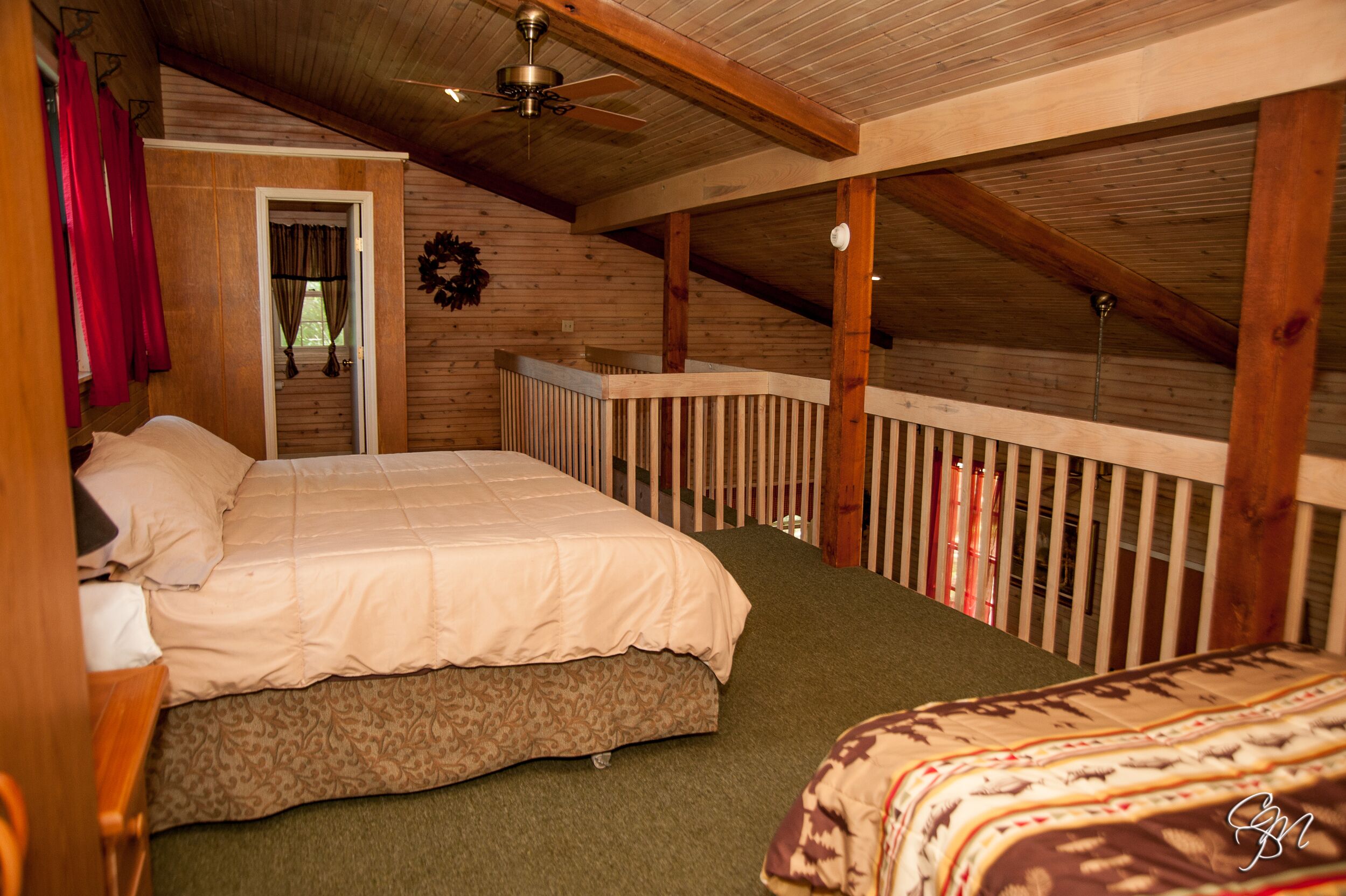 Spacious, Quiet, Convenient  Cabin Close to the Niangua River