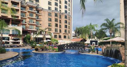 COMME VU SUR LA CHASSE AU BORD DE MER HGTV !! Jaco Beachfront PALMS 2br / 2ba