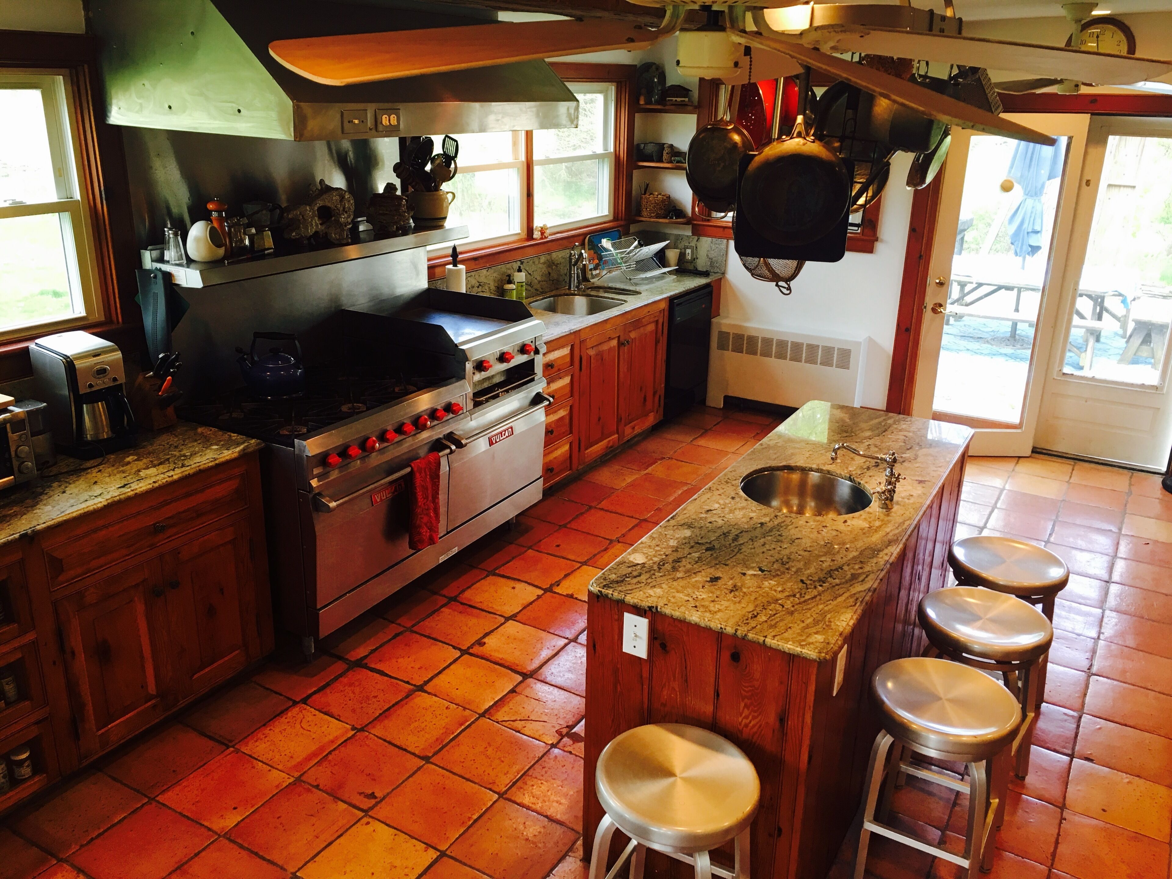 Blissful 1848 Farmhouse, vegetable garden, swim pond, screen porch