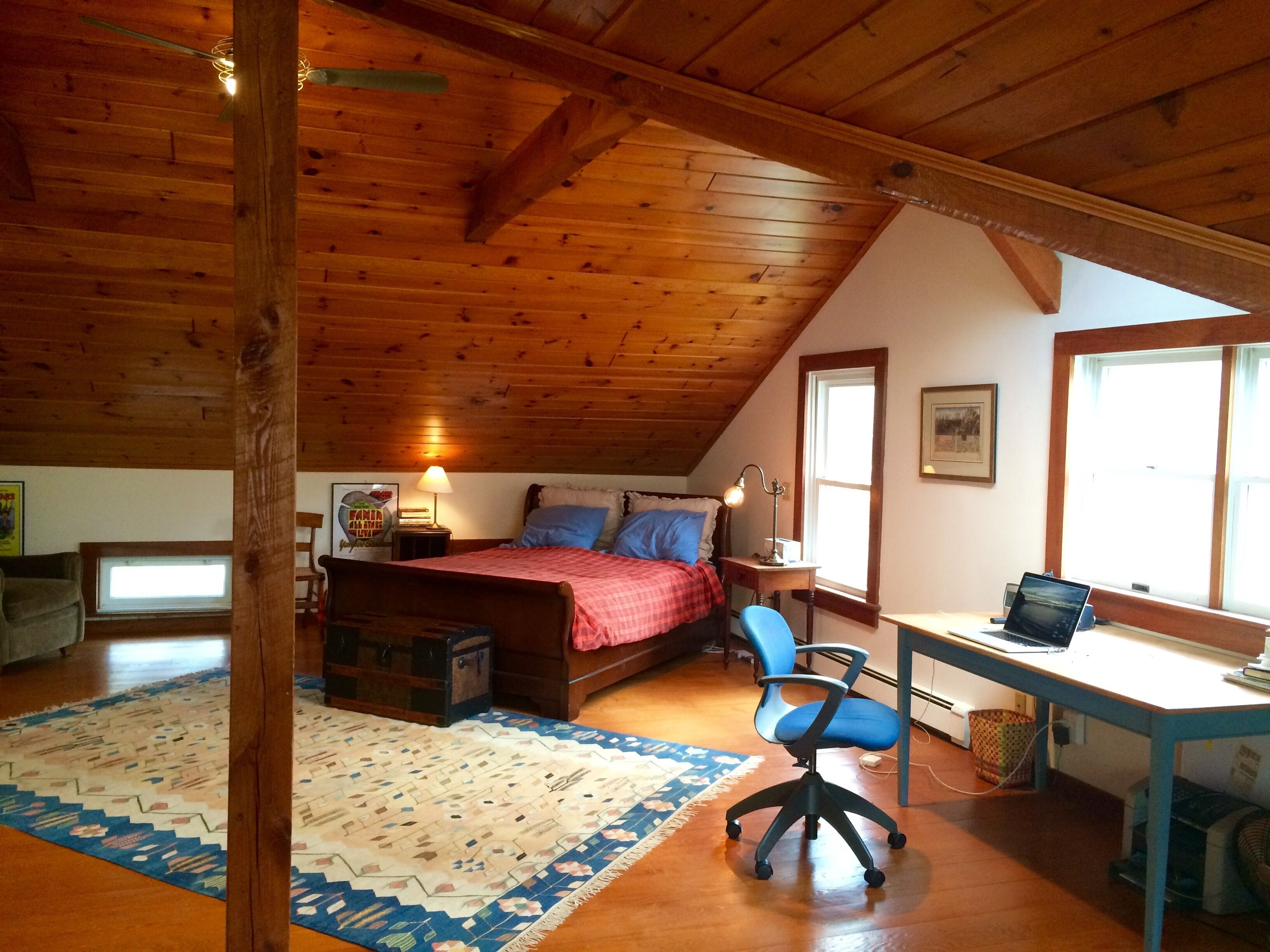 Blissful 1848 Farmhouse, vegetable garden, swim pond, screen porch