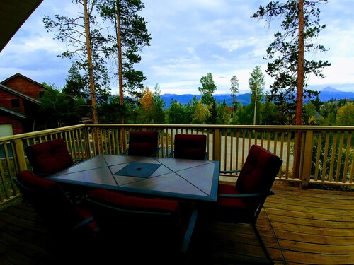  Beautiful Mountain views, 5 ski areas, Nat'l forest hiking, biking, lakes.  