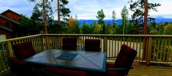  Beautiful Mountain views, 5 ski areas, Nat'l forest hiking, biking, lakes.  