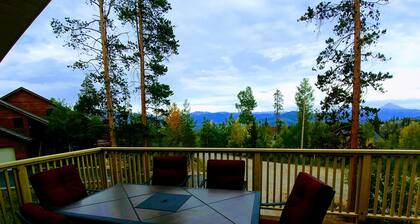 Beautiful Mountain views, 5 ski areas, Nat'l forest hiking, biking, lakes.