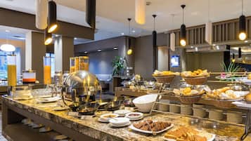 Free daily buffet breakfast
