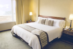 Suite Junior, 1 très grand lit | Coffre-fort pour ordinateur portable, décor unique, ameublement unique