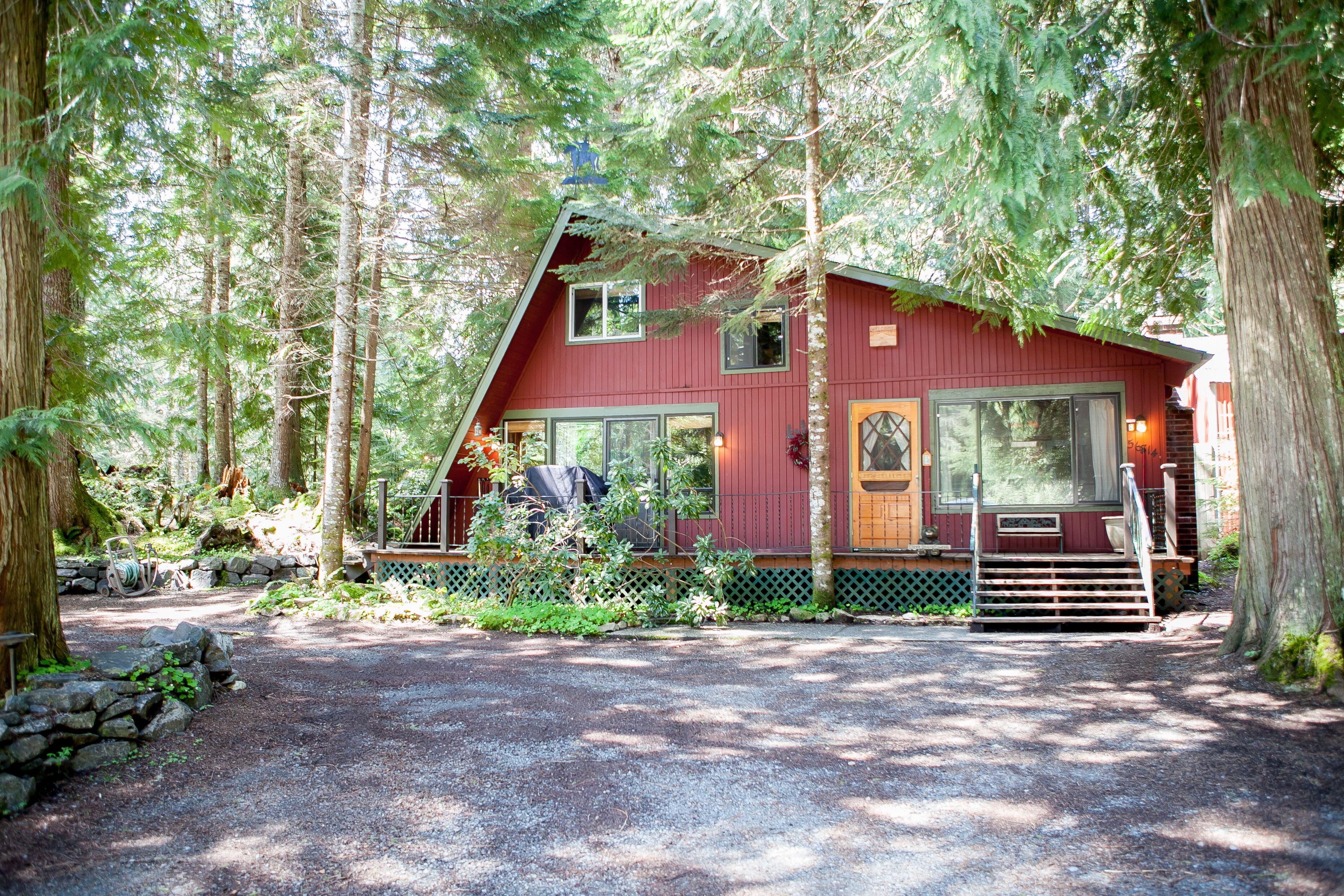 Dog friendly cabin at Mt. Rainier. Featuring WiFi, hot tub, fireplace & BBQ.