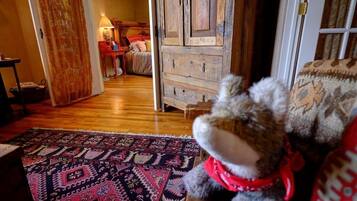 2 bedrooms, iron/ironing board, WiFi