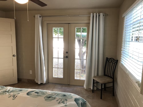 Clean, renovated 1 Bedroom with everything you need. Granite, Travertine!