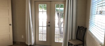 Rent, luksuriøst 1 soverom med alt du trenger. Granitt, Travertin!