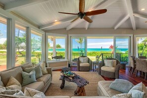 Smart TV, DVD player, books, stereo - Lux Anahola Beachfront Estate w AC (Anahola)