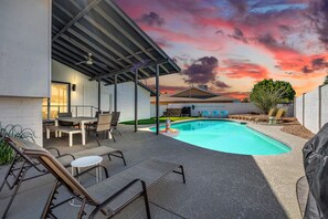 Outdoor pool, a heated pool - Basketball Hoop, Pool & Putting Green, Perfect for Large Groups and Families! (Scottsdale)