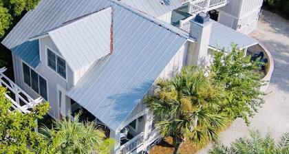 Beach Cottage with Heated Spa & Private Pool-Pet Friendly