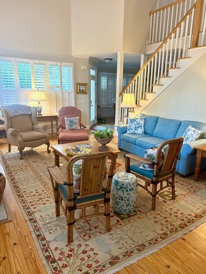 Smart TV, fireplace, DVD player, books